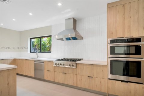 House in Miami Beach, Florida 4 bedrooms, 261.61 sq.m. № 2029122 - photo 8