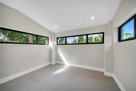 House in Miami Beach, Florida 4 bedrooms, 261.61 sq.m. № 2029122 - photo 28