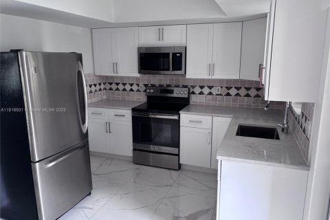 House in Lehigh Acres, Florida 2 bedrooms № 1770725 - photo 11