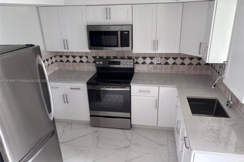 House in Lehigh Acres, Florida 2 bedrooms № 1770725 - photo 14