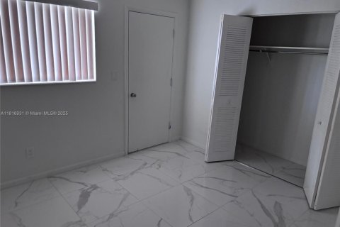 House in Lehigh Acres, Florida 2 bedrooms № 1770725 - photo 9