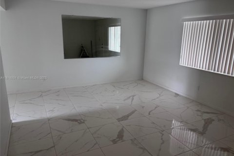 House in Lehigh Acres, Florida 2 bedrooms № 1770725 - photo 6