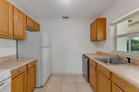 Купить виллу или дом в Майами, Флорида 4 спальни, 124.86м2, № 1954599 - фото 15