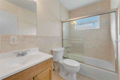 Купить виллу или дом в Майами, Флорида 4 спальни, 124.86м2, № 1954599 - фото 22