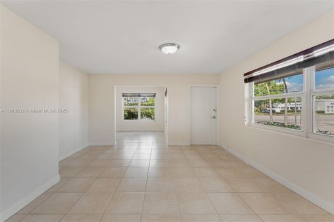 Купить виллу или дом в Майами, Флорида 4 спальни, 124.86м2, № 1954599 - фото 18