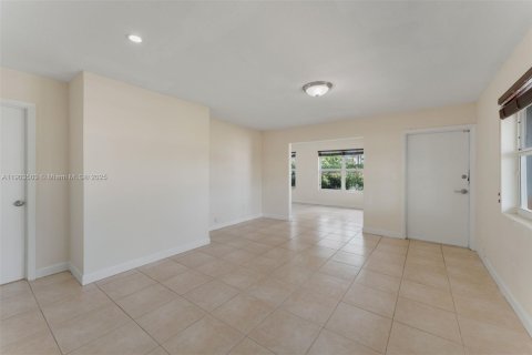 Купить виллу или дом в Майами, Флорида 4 спальни, 124.86м2, № 1954599 - фото 19