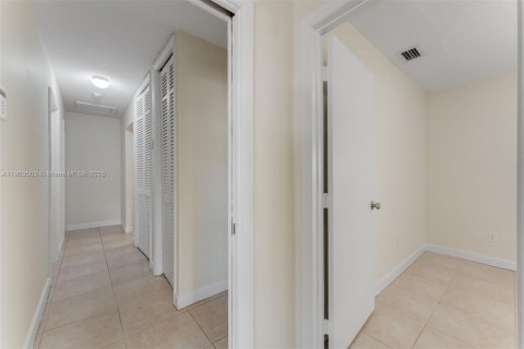 Купить виллу или дом в Майами, Флорида 4 спальни, 124.86м2, № 1954599 - фото 21