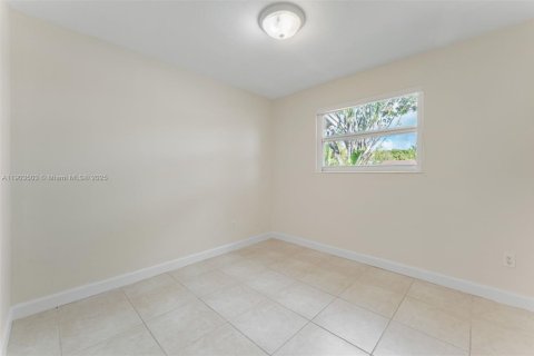 Купить виллу или дом в Майами, Флорида 4 спальни, 124.86м2, № 1954599 - фото 23