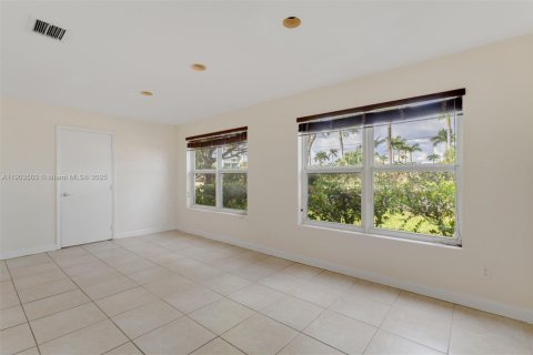 Купить виллу или дом в Майами, Флорида 4 спальни, 124.86м2, № 1954599 - фото 11