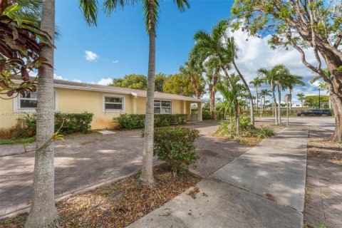 Купить виллу или дом в Майами, Флорида 4 спальни, 124.86м2, № 1954599 - фото 2