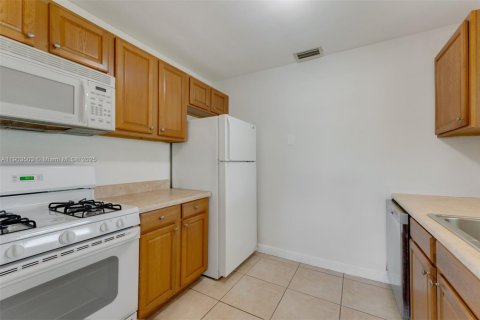 Купить виллу или дом в Майами, Флорида 4 спальни, 124.86м2, № 1954599 - фото 16