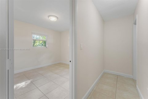 Купить виллу или дом в Майами, Флорида 4 спальни, 124.86м2, № 1954599 - фото 25