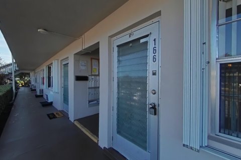 Снять в аренду кондоминиум в Уэст-Палм-Бич, Флорида 3 комнаты, 52.95м2, № 2146124 - фото 9