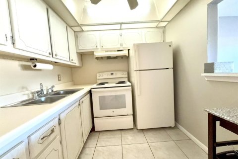 Снять в аренду кондоминиум в Уэст-Палм-Бич, Флорида 3 комнаты, 52.95м2, № 2146124 - фото 5