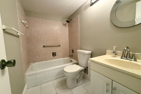 Снять в аренду кондоминиум в Уэст-Палм-Бич, Флорида 3 комнаты, 52.95м2, № 2146124 - фото 6