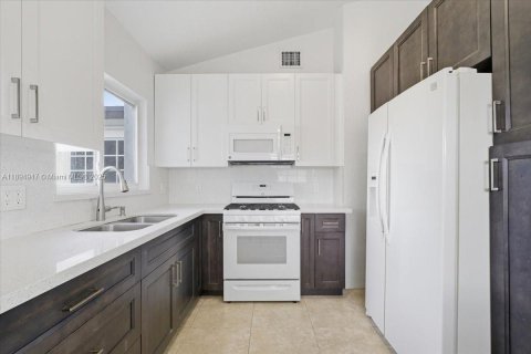 Villa ou maison à vendre à Hialeah, Floride: 3 chambres № 1947461 - photo 7