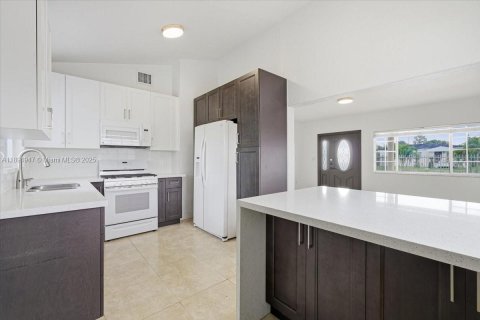 Villa ou maison à vendre à Hialeah, Floride: 3 chambres № 1947461 - photo 8