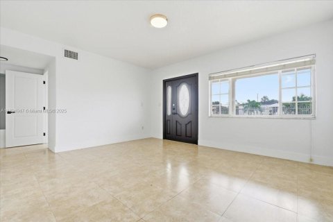 Villa ou maison à vendre à Hialeah, Floride: 3 chambres № 1947461 - photo 4
