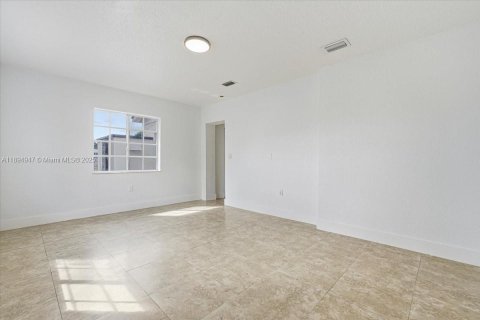 Villa ou maison à vendre à Hialeah, Floride: 3 chambres № 1947461 - photo 20