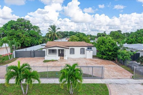 Villa ou maison à vendre à Hialeah, Floride: 3 chambres № 1947461 - photo 1