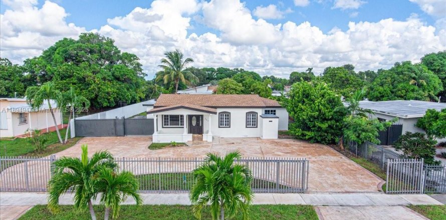 Villa ou maison à Hialeah, Floride 3 chambres № 1947461