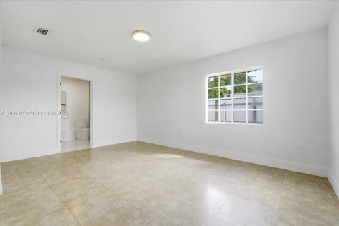 Villa ou maison à vendre à Hialeah, Floride: 3 chambres № 1947461 - photo 18