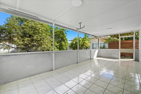 Villa ou maison à vendre à Hialeah, Floride: 3 chambres № 1947461 - photo 16