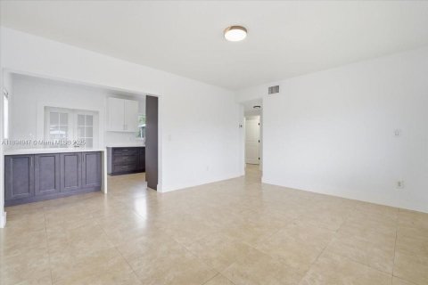 Villa ou maison à vendre à Hialeah, Floride: 3 chambres № 1947461 - photo 5
