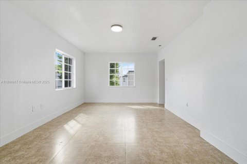 Villa ou maison à vendre à Hialeah, Floride: 3 chambres № 1947461 - photo 19