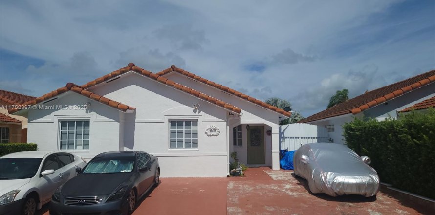 Villa ou maison à Miami, Floride 3 chambres, 115.38 m2 № 1707433