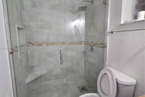 Villa ou maison à vendre à Miami, Floride: 3 chambres, 115.38 m2 № 1707433 - photo 8