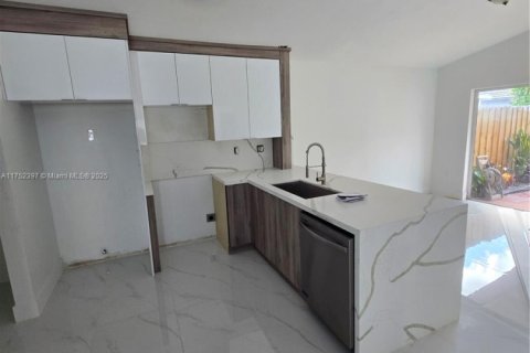 Villa ou maison à vendre à Miami, Floride: 3 chambres, 115.38 m2 № 1707433 - photo 5