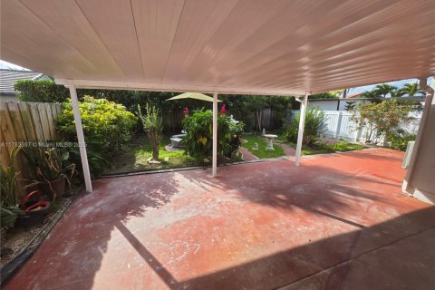 Villa ou maison à vendre à Miami, Floride: 3 chambres, 115.38 m2 № 1707433 - photo 13