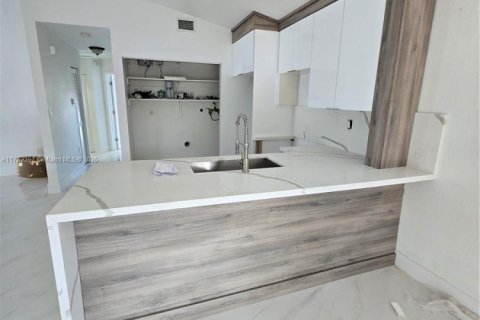 Villa ou maison à vendre à Miami, Floride: 3 chambres, 115.38 m2 № 1707433 - photo 4