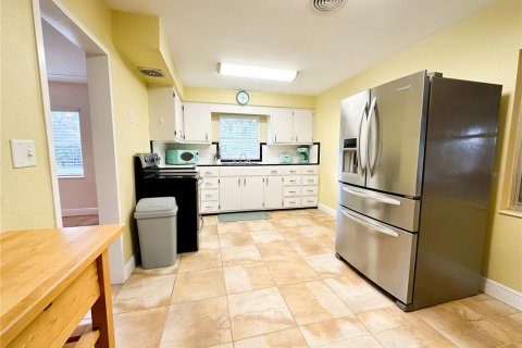 House in Saint Petersburg, Florida 3 bedrooms, 178 sq.m. № 1903008 - photo 12