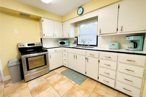 House in Saint Petersburg, Florida 3 bedrooms, 178 sq.m. № 1903008 - photo 11