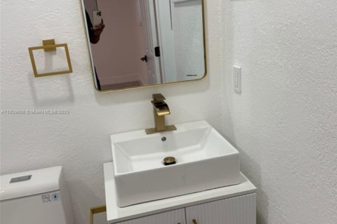 Villa ou maison à vendre à Miami Gardens, Floride: 3 chambres, 120.4 m2 № 1940181 - photo 30