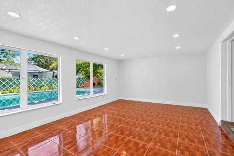 House in Hollywood, Florida 4 bedrooms, 123.93 sq.m. № 2411971 - photo 20