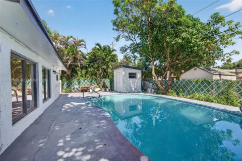 House in Hollywood, Florida 4 bedrooms, 123.93 sq.m. № 2411971 - photo 6