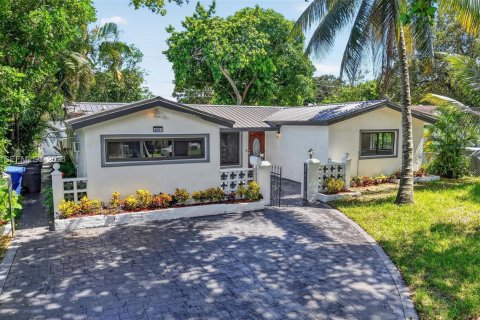 House in Hollywood, Florida 4 bedrooms, 123.93 sq.m. № 2411971