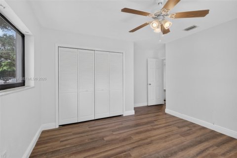 House in Hollywood, Florida 4 bedrooms, 123.93 sq.m. № 2411971 - photo 27