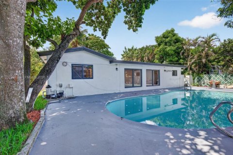 House in Hollywood, Florida 4 bedrooms, 123.93 sq.m. № 2411971 - photo 7