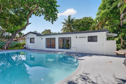 House in Hollywood, Florida 4 bedrooms, 123.93 sq.m. № 2411971 - photo 8
