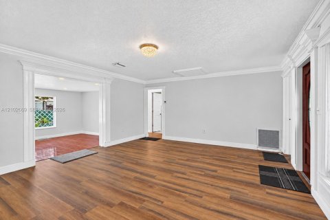 House in Hollywood, Florida 4 bedrooms, 123.93 sq.m. № 2411971 - photo 18