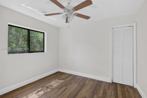 House in Hollywood, Florida 4 bedrooms, 123.93 sq.m. № 2411971 - photo 30