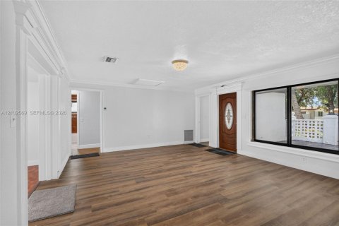 House in Hollywood, Florida 4 bedrooms, 123.93 sq.m. № 2411971 - photo 16
