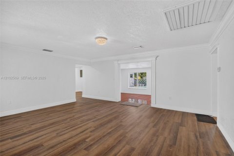 House in Hollywood, Florida 4 bedrooms, 123.93 sq.m. № 2411971 - photo 26