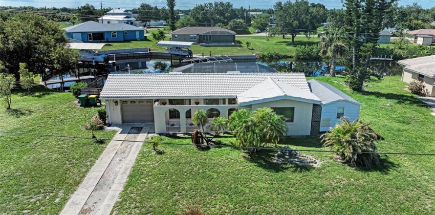 House in Punta Gorda, Florida 2 bedrooms, 100.89 sq.m. № 1800267