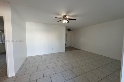 Appartement à louer à Fort Lauderdale, Floride: 1 chambre, 60.39 m2 № 2001378 - photo 3