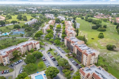 Condo in Lauderhill, Florida, 1 bedroom  № 2393040 - photo 28